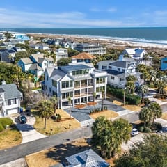 AV6-44: 6 44th Avenue