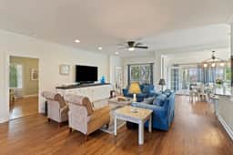 AV8-53: 8 53rd Avenue