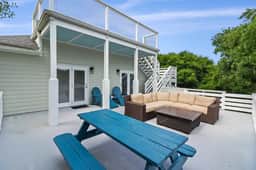 AV8-53: 8 53rd Avenue