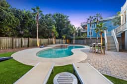 CM3302: 3302 Cameron Blvd.