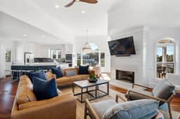 AV8-30: 8 30th Avenue