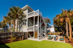 AV8-30: 8 30th Avenue