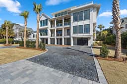 AV6-44: 6 44th Avenue