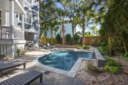 AV3-23: 3 23rd Avenue