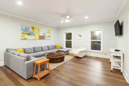 AV15-42: 15 42nd Avenue