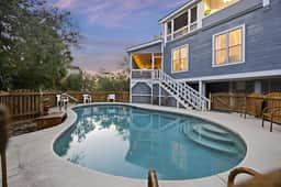 AV4-53: 4 53rd Avenue