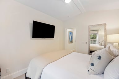 Bedroom 2 - Queen