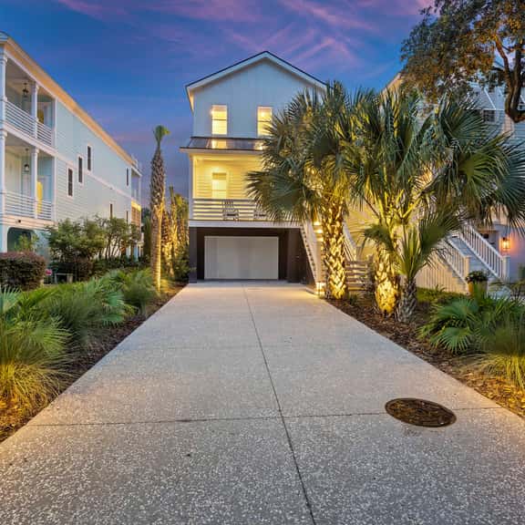 YH10: 10 Yacht Harbor - Image 1