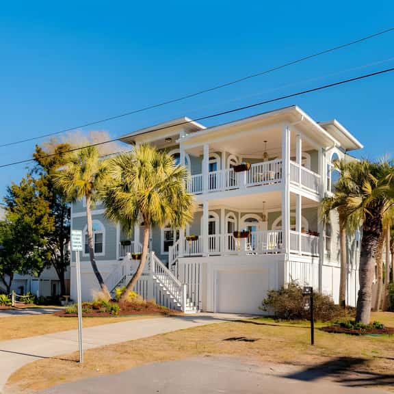AV8-30: 8 30th Avenue - Image 1