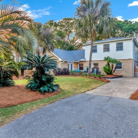 CM4005: 4005 Cameron Blvd. - Image 1