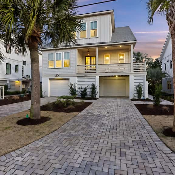CM3806: 3806 Cameron Blvd. - Image 1