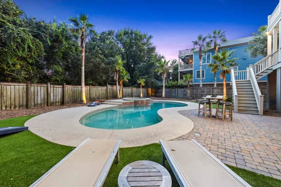 CM3302: 3302 Cameron Blvd.