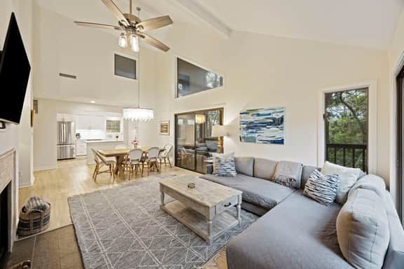 PS4552: 4552 Parkside Villa