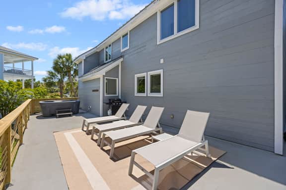 AV4-53: 4 53rd Avenue