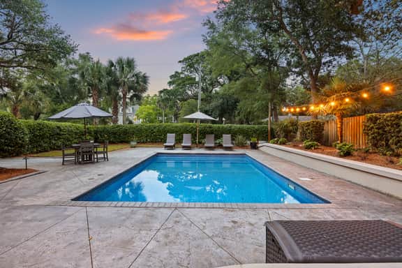 WW2204: 2204 Waterway Blvd.