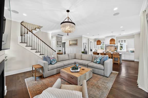 AV9-22: 9 22nd Avenue