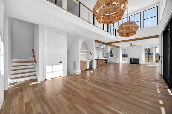 AV6-44: 6 44th Avenue
