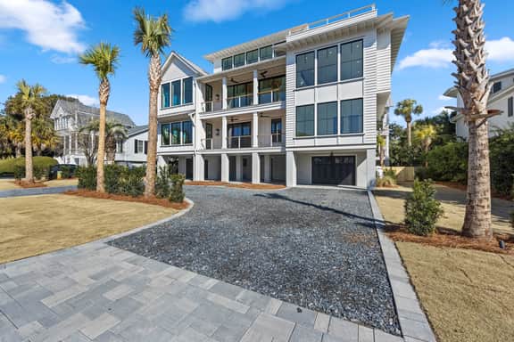 AV6-44: 6 44th Avenue