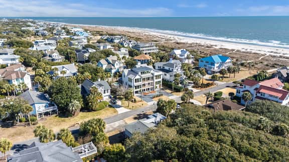 AV6-44: 6 44th Avenue