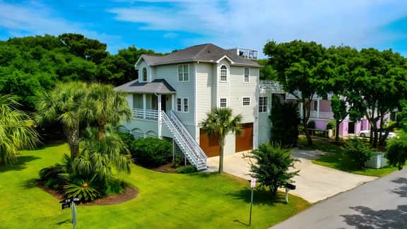 AV8-53: 8 53rd Avenue