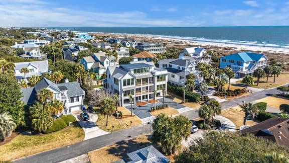 AV6-44: 6 44th Avenue