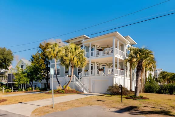 AV8-30: 8 30th Avenue